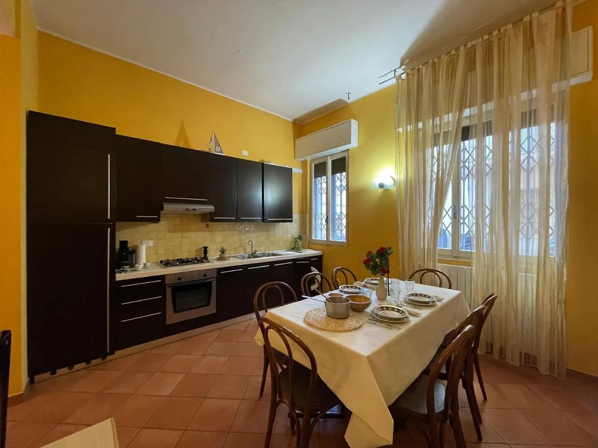 Appartement 50 Metri Dal Mare - Free Parking E A/C à Pietra Ligure
