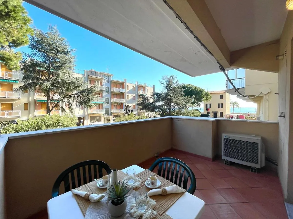 50 Metri Dal Mare - Free Parking E A/C Apartment Pietra Ligure 0*,  Italy